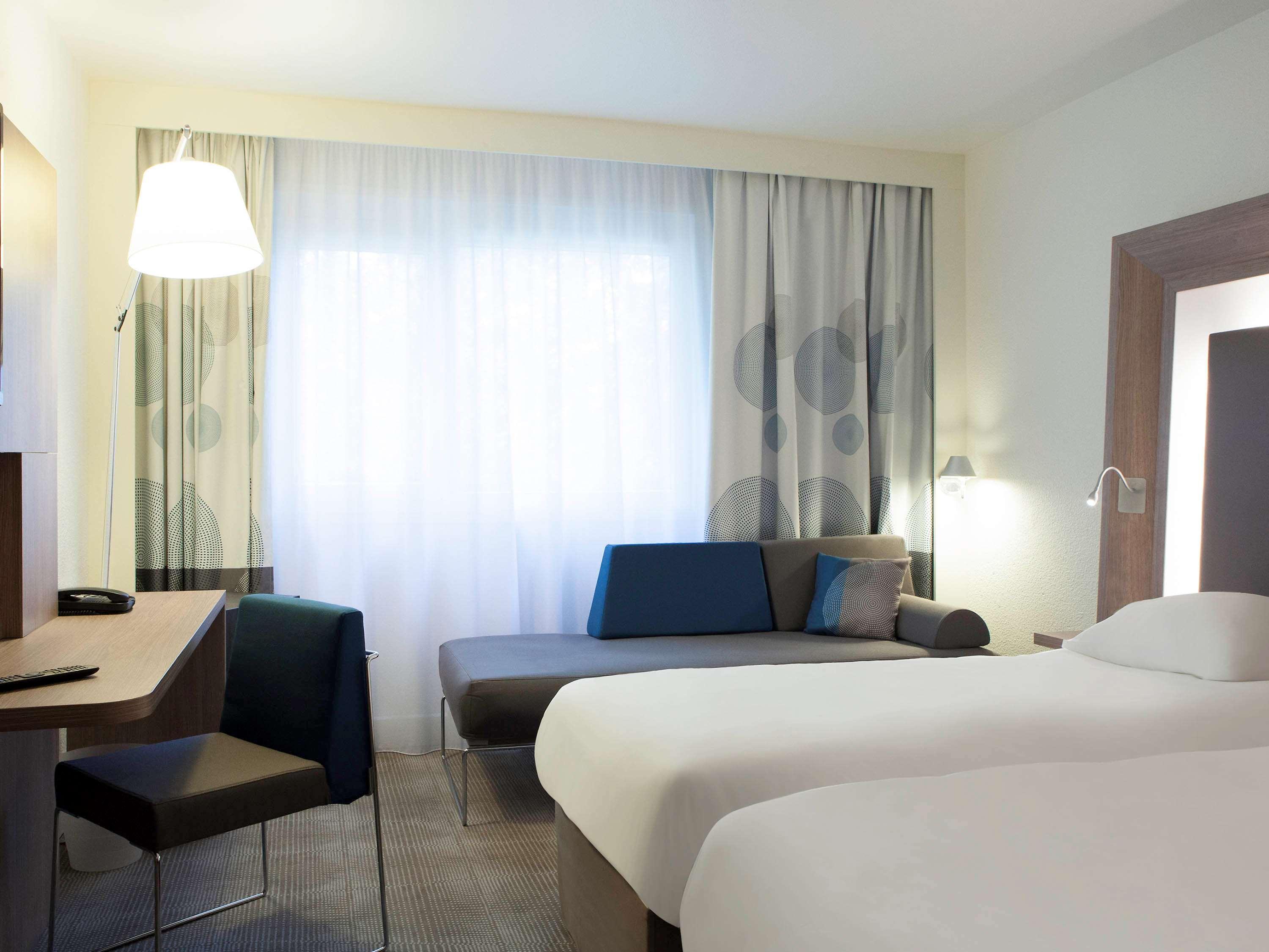 Novotel Fontainebleau Ury Exterior photo