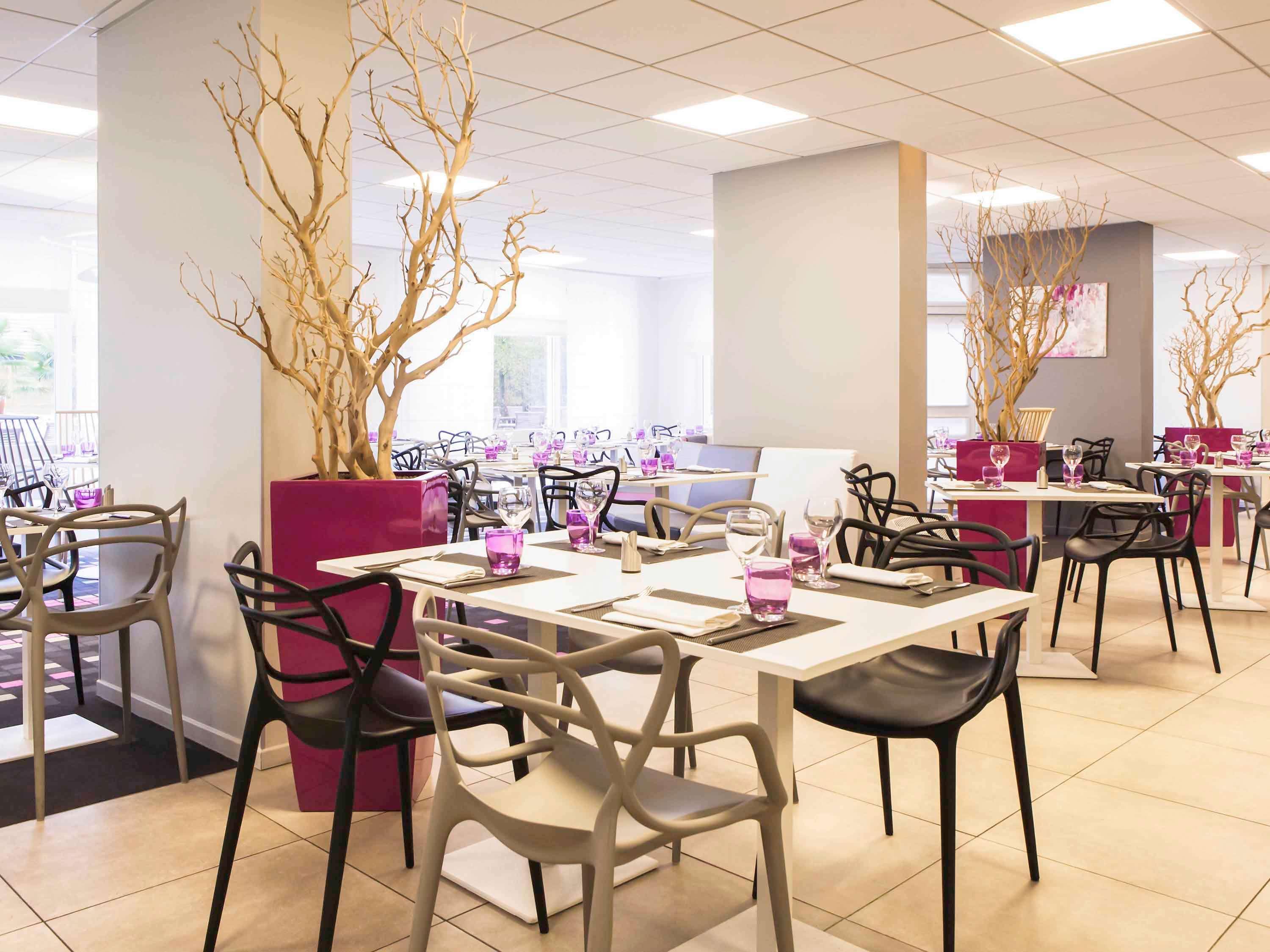 Novotel Fontainebleau Ury Exterior photo