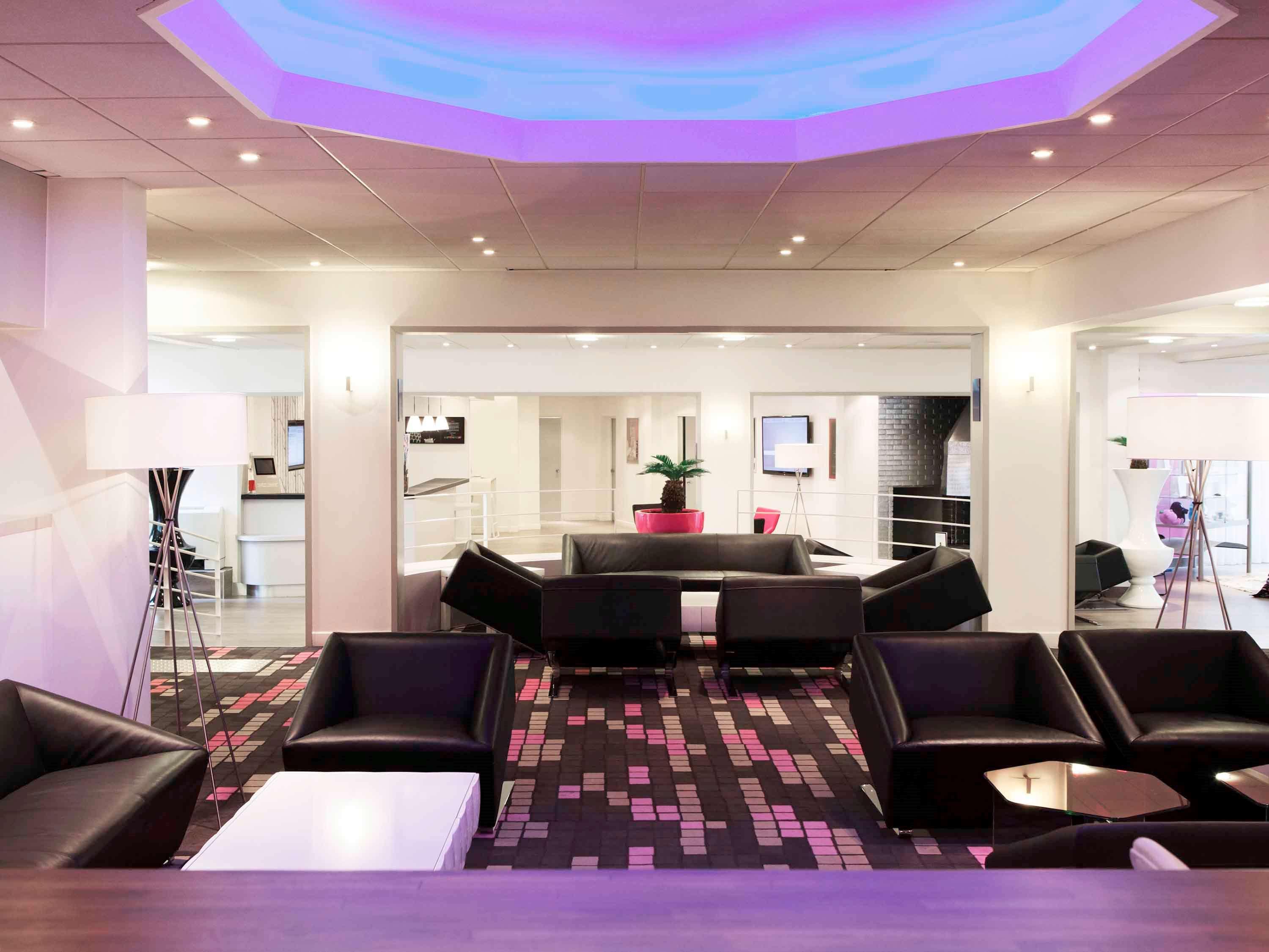 Novotel Fontainebleau Ury Exterior photo