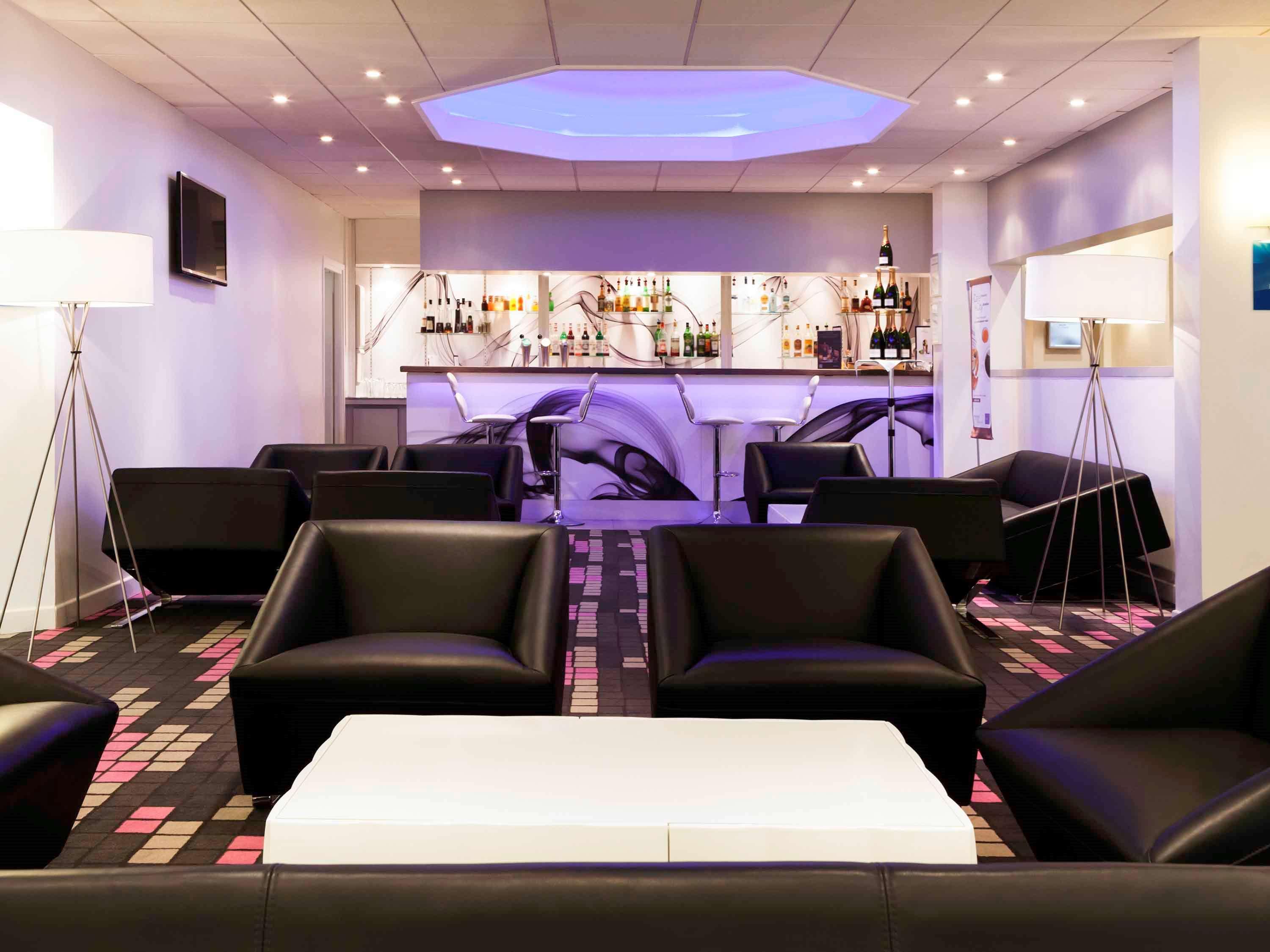 Novotel Fontainebleau Ury Exterior photo