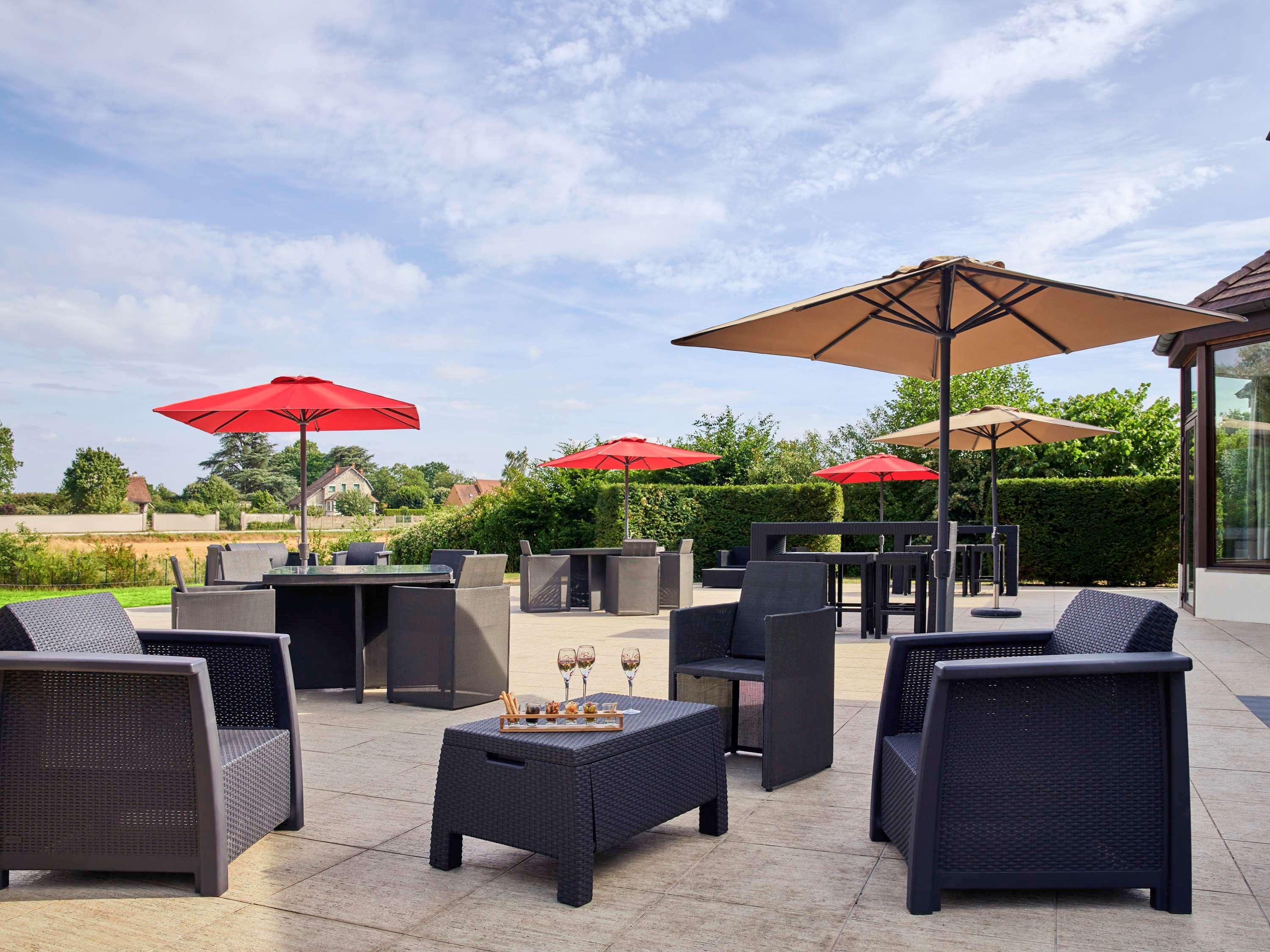 Novotel Fontainebleau Ury Exterior photo