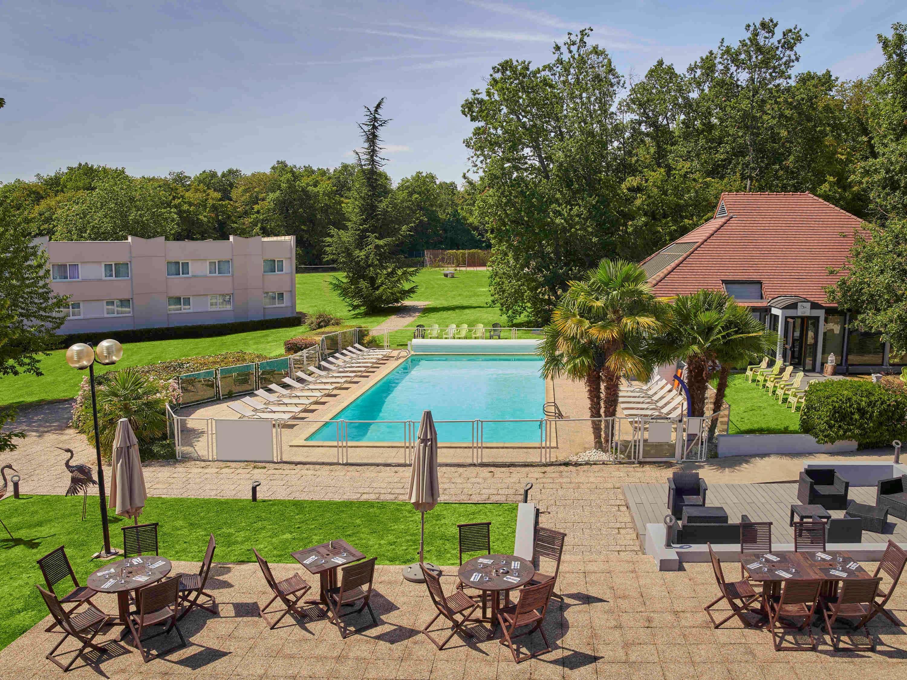 Novotel Fontainebleau Ury Exterior photo