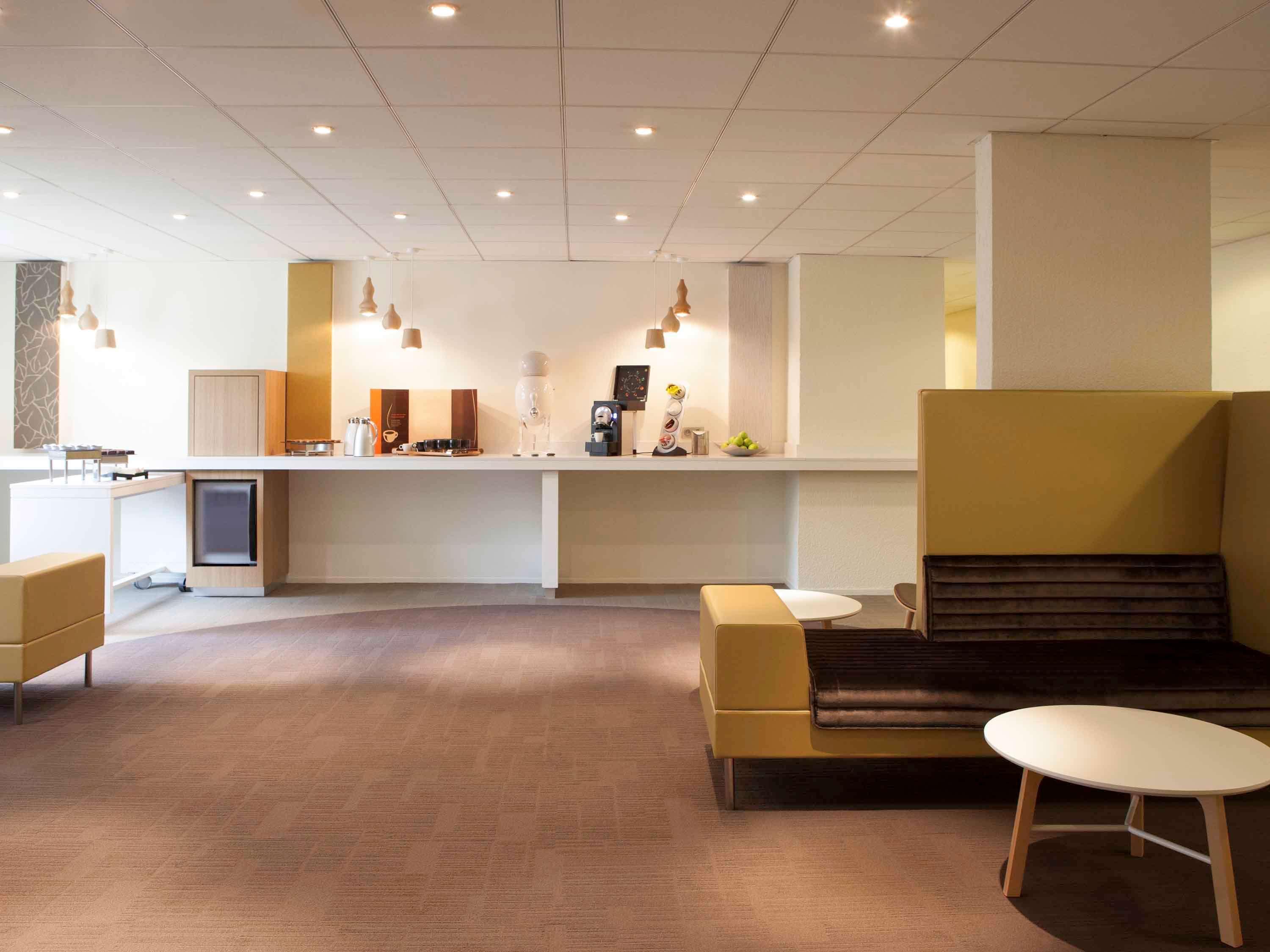 Novotel Fontainebleau Ury Exterior photo