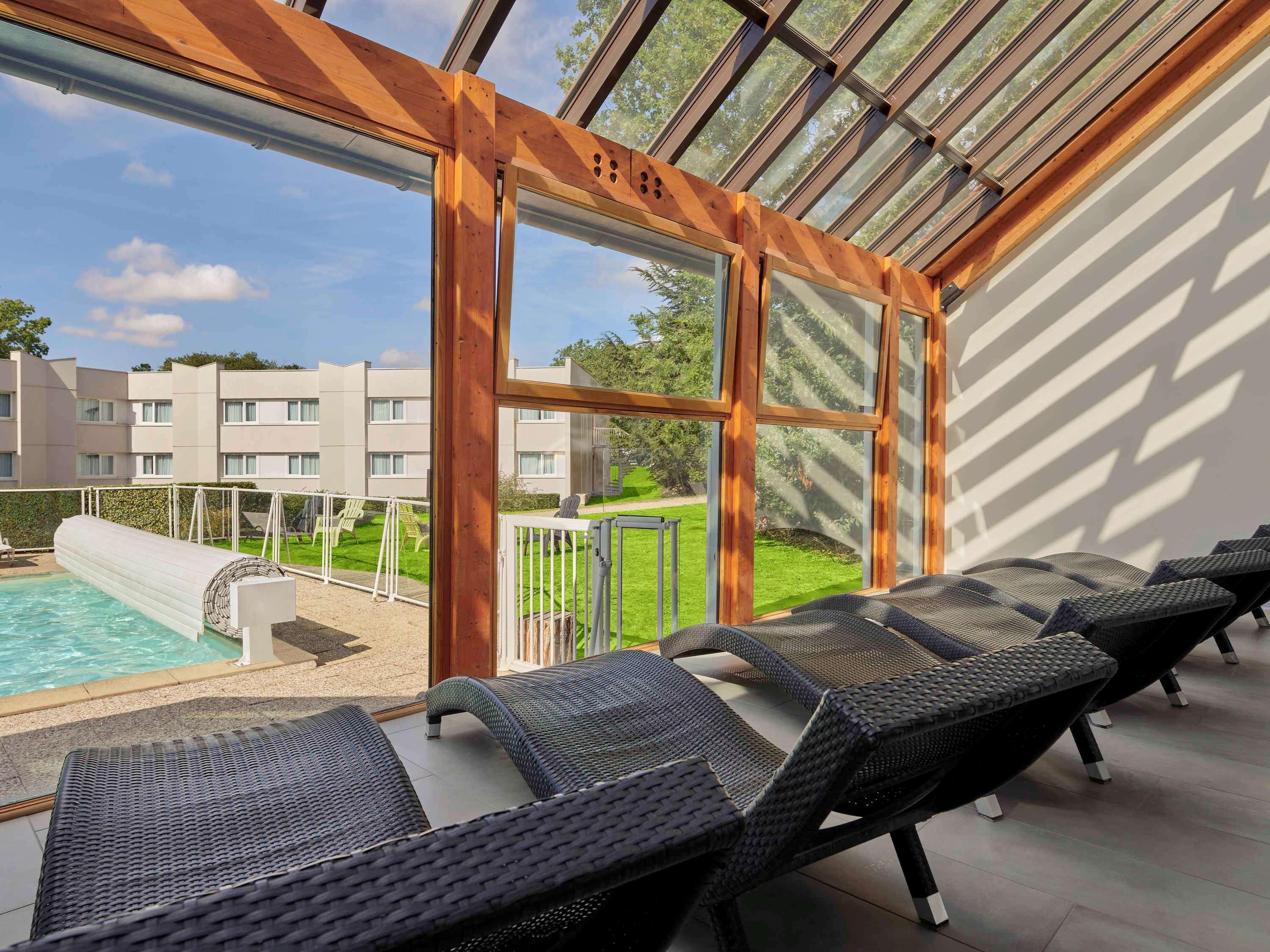 Novotel Fontainebleau Ury Exterior photo