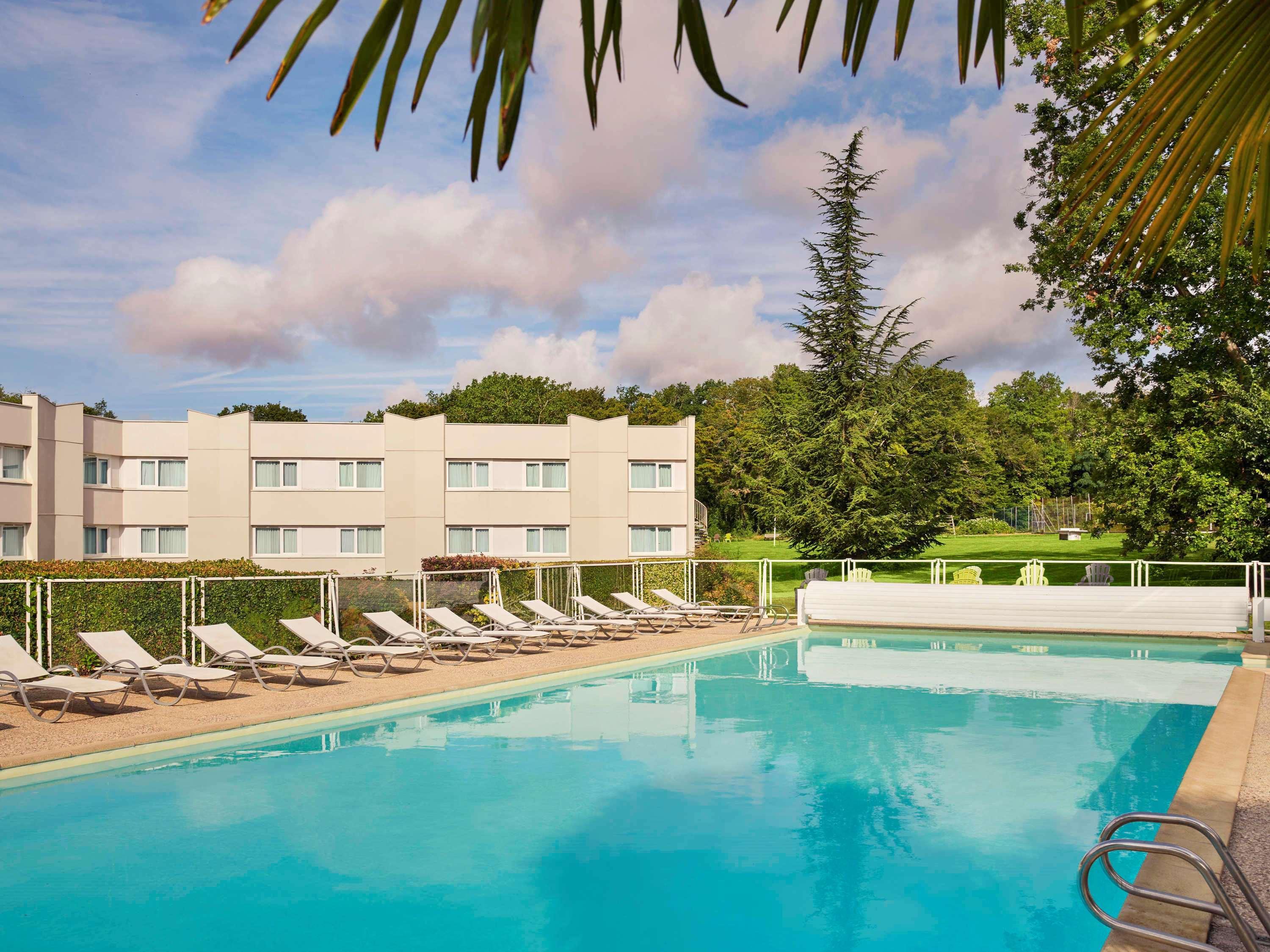Novotel Fontainebleau Ury Exterior photo